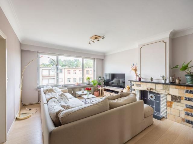 Lichtrijk appartement met dubbele garage in Kapellen