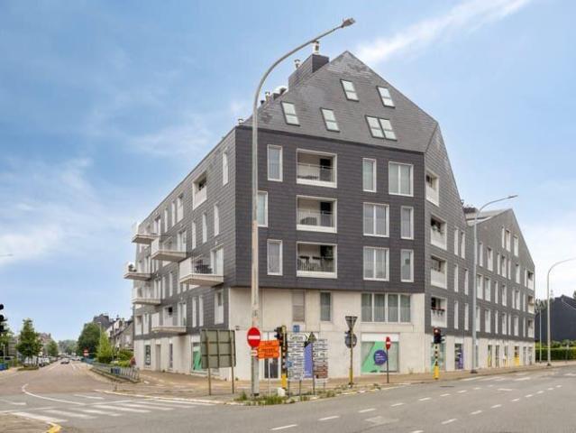 Lichtrijk appartement met parking