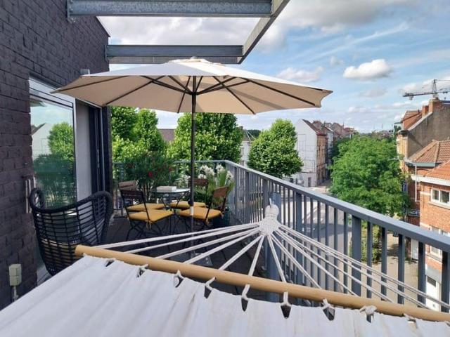 Lichtrijk appartement met ruim terras in hartje Gent