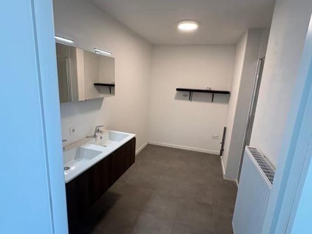 Lichtrijk appartement met ruime terrassen in centrum Waregem