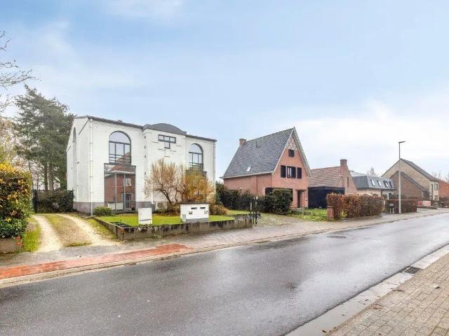 Lichtrijk Appartement met zicht op groen te Aalter