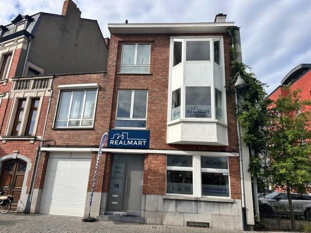 Lichtrijk appartement met 2 slaapkamers in hartje Hasselt.