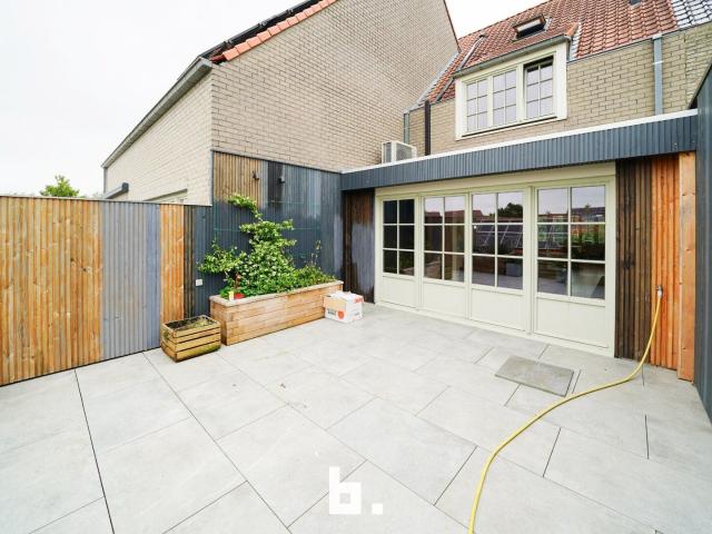 Lichtrijk appartement met 2 slaapkamers, zolderkamer en rui