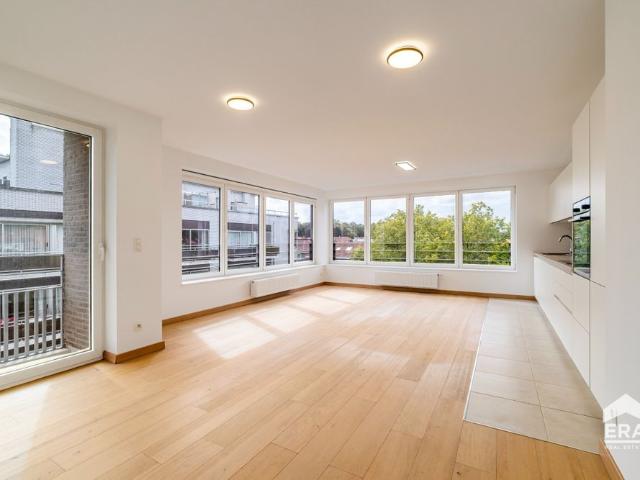 Lichtrijk appartement met 3 slaapkamers en staanplaats