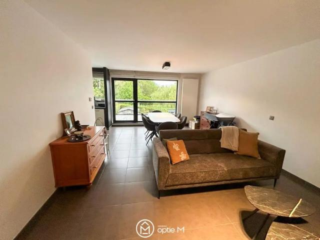 Lichtrijk appartement te huur in Tienen – met twee parkeerplaatsen en ruim terras