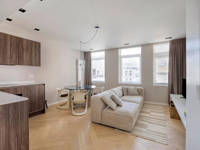 Lichtrijk gemeubeld 1 slaapkamerappartement