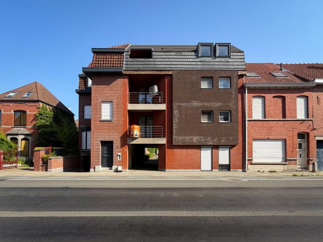Lichtrijk dakappartement met 2 slaapkamers te huur