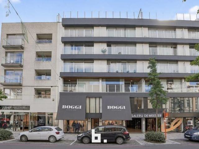 Lichtrijk en centraal wonen in hartje Roeselare
