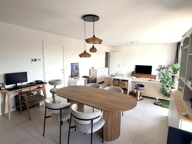 Lichtrijk en energiezuinig 2 slaapkamerappartement met terras en 2 parkeerplaatsen in Leefdaal