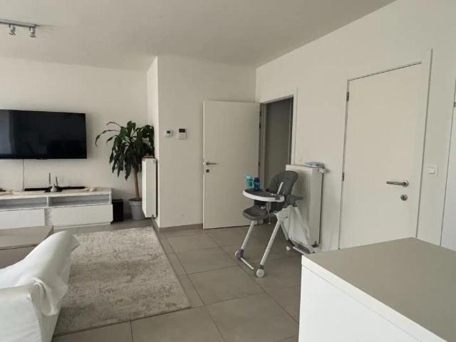 LICHTRIJK EN ENERGIEZUINIG 2 SLAAPKAMERAPPARTEMENT MET TWEE TERRASSEN EN PARKEERPLAATS