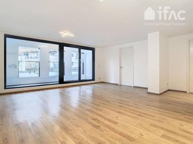 Lichtrijk en energiezuinig appartement met garage
