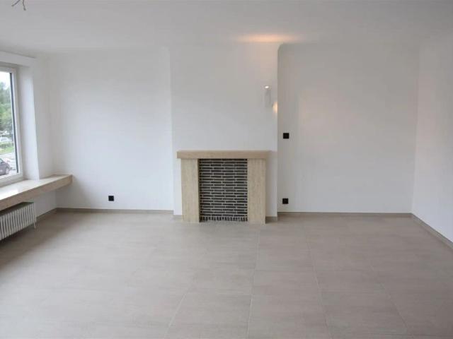 Lichtrijk en modern gerenoveerd appartement