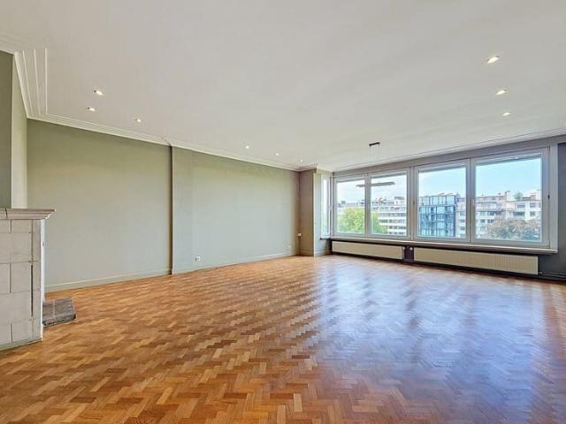 Lichtrijk en ruim appartement aan Gent Zuid!