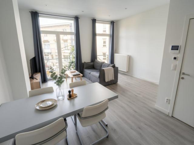 Lichtrijk eenslaapkamer appartement dicht bij de jachthaven