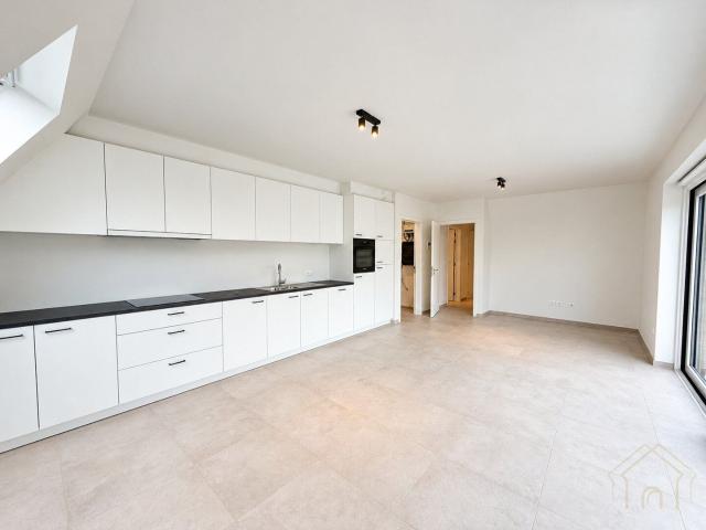 Lichtrijk éénslaapkamerappartement met garage