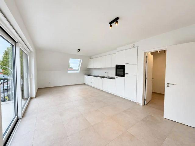 Lichtrijk éénslaapkamerappartement met garage