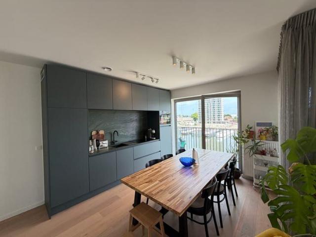 Lichtrijk hoekappartement met zicht op het water