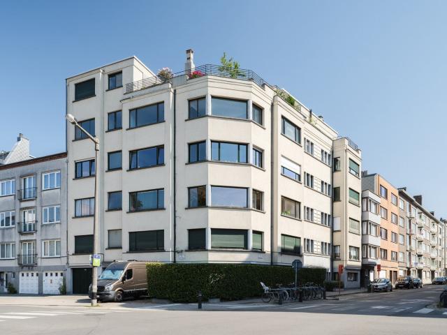 Lichtrijk hoekappartement op gegeerde locatie