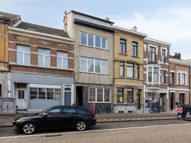 Lichtrijk penthouse duplex met dakterras nabij het centrum van Wilrijk
