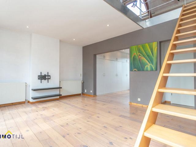 Lichtrijk ruim 1 slaapkamer appartement centrum Lebbeke!