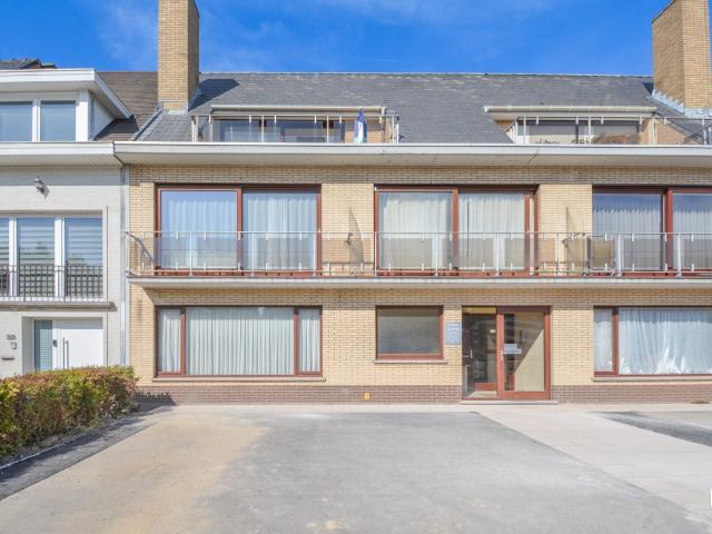 Lichtrijk tweeslaapkamer appartement met garage