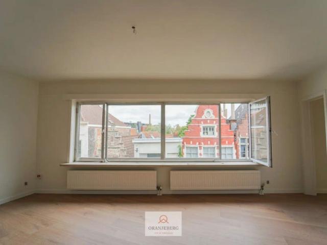 Lichtrijk, volledig vernieuwd appartement met 2 slaapkamers in hartje Gent