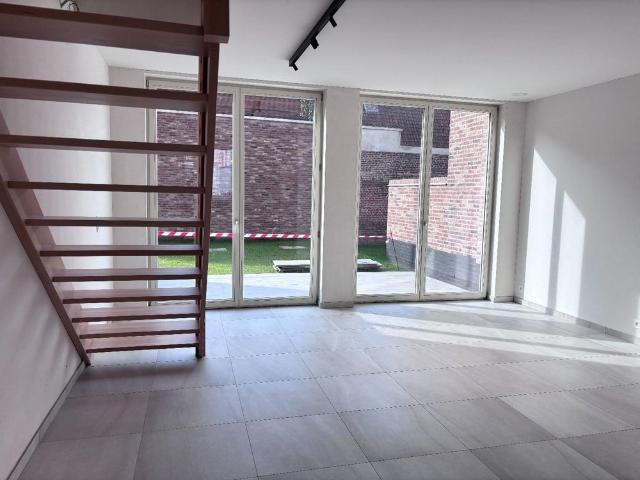 Lichtrijke nieuwbouwwoning met 3 slaapkamers, tuin en ondergrondse staanplaats