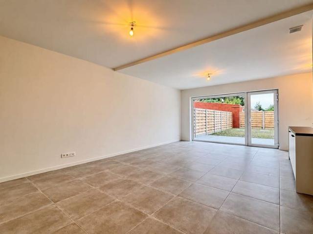 LICHTRIJKE NIEUWBOUWWONING MET 4 SLAAPKAMERS EN GARAGE IN.
