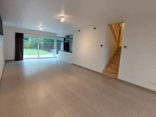 Lichtrijke nieuwbouwwoning met grote tuin in Opwijk!