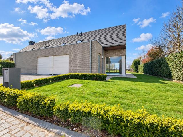 Lichtrijke en energiezuinige woning met 3 slpk's, tuin en.