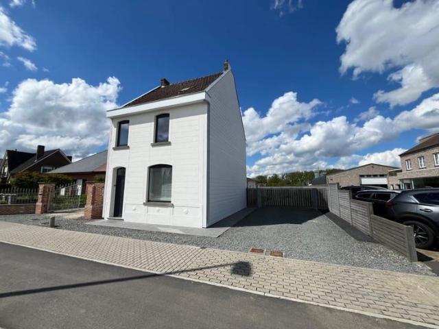 Lichtrijke & gerenoveerde woning met tuin