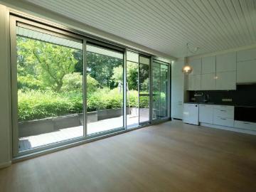 Lichtrijke studio met terras