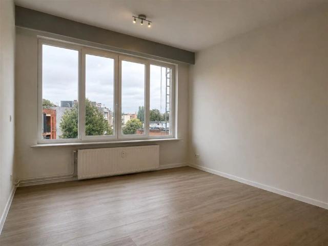 lichtrijke studio op centrale ligging in Antwerpen!