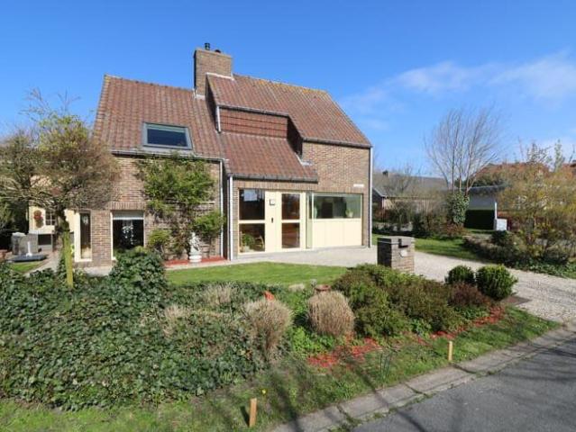 Lichtrijke woning met 2 slaapkamers en prachtige tuin
