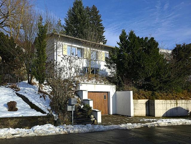 LICHTVERWÖHNTES EINFAMILIENHAUS MIT GROSSZÜGIGEM WINTERGARTEN