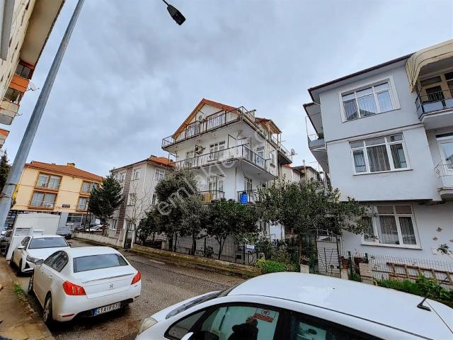 Lidya'dan Gölcük Mrkz'de Yüksek Kira Getirili Satılık Bina &arsa