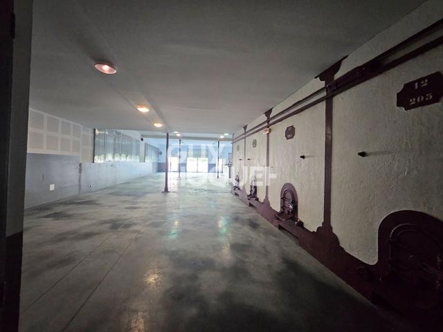 Lieu d'exception en bord du Canal du Midi Fort potentiel 581m² Roubia