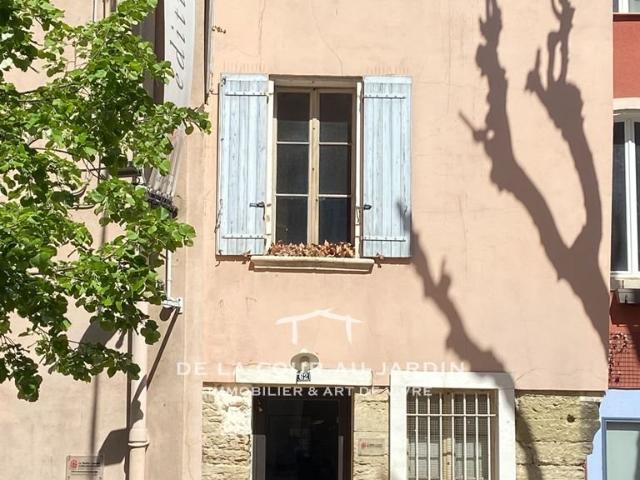 Lieu d’histoire et de créations en centre ville 280m² L'Isle sur la Sorgue