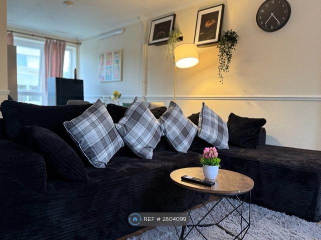 Liebenrood Road, Reading RG30, 2 bed flat to rent, £1,750 pcm | PrimeLocation