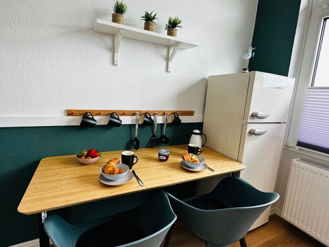 Spacious furnished 3 room apartment in a central location ideal for long term stay for up to 6 people