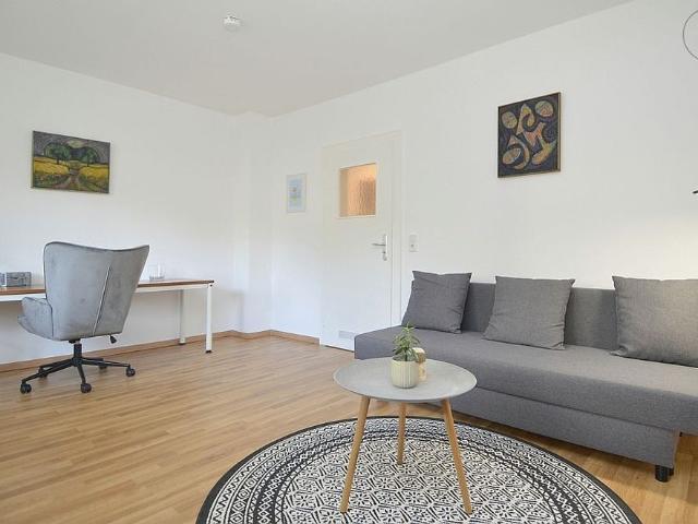 Liebevoll möblierte 2 Zimmer Wohnung mit Balkon und Internet in Wiesbaden Biebrich