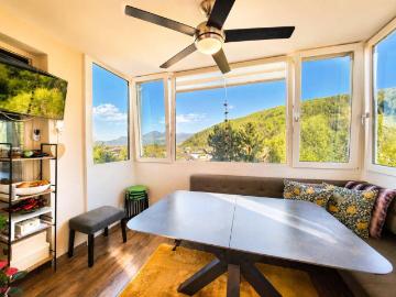 Liebevoll sanierte 4 Zimmer Wohnung mit Wohnwintergarten und herrlichen Weitblick