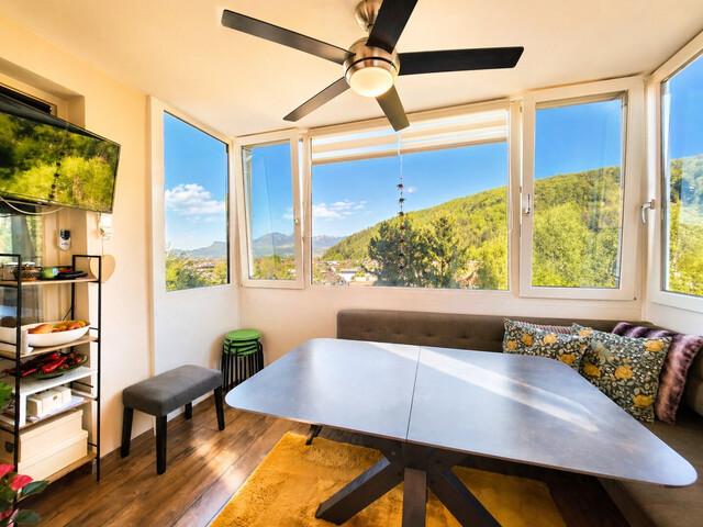 Liebevoll sanierte 4 Zimmer Wohnung mit Wohnwintergarten und herrlichen Weitblick