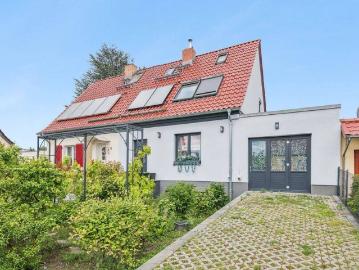 Liebevoll sanierte Doppelhaushälfte mit Einliegeroption und großem Garten