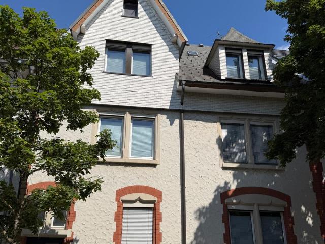 Liebevoll saniertes Stadthaus mit großzügiger Maisonettewohnung