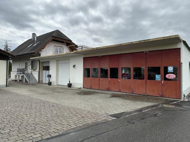 Liebevoll saniertes Wohnhaus mit Werkstatt viel Platz für Sie und Ihre Fahrzeuge