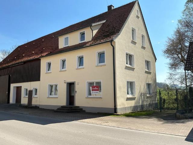 Liebevoll renoviertes Haus mit ScheuneStall u.1 ha Weideland