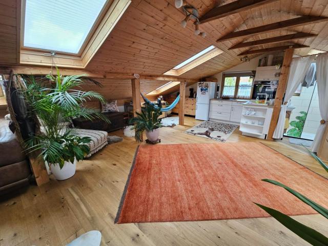 LIEBEVOLL RENOVIERTES LOFT IM DACHGESCHOSS BEI WÜRMLA