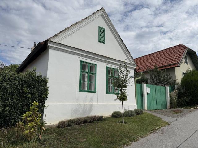 liebevoll restaurierter Streckhof mit idyllischem Garten