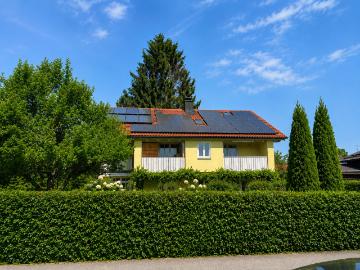 Liebevoll und großzügiges Einfamilienhaus mit Garten in Bernau am Chiemsee